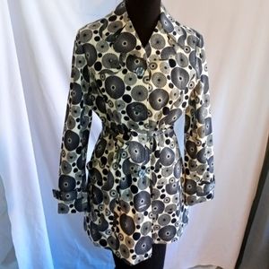 Peck & Peck Cream and Navy Trenchcoat M